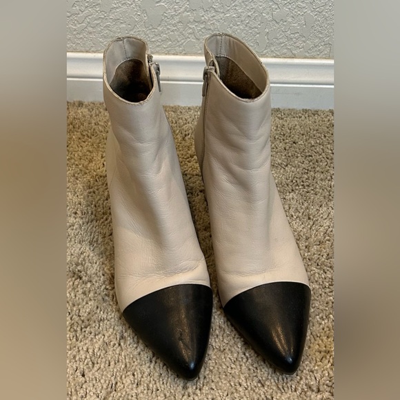 Seychelles two-tone booties. Size 7. Gently worn - Picture 4 of 9